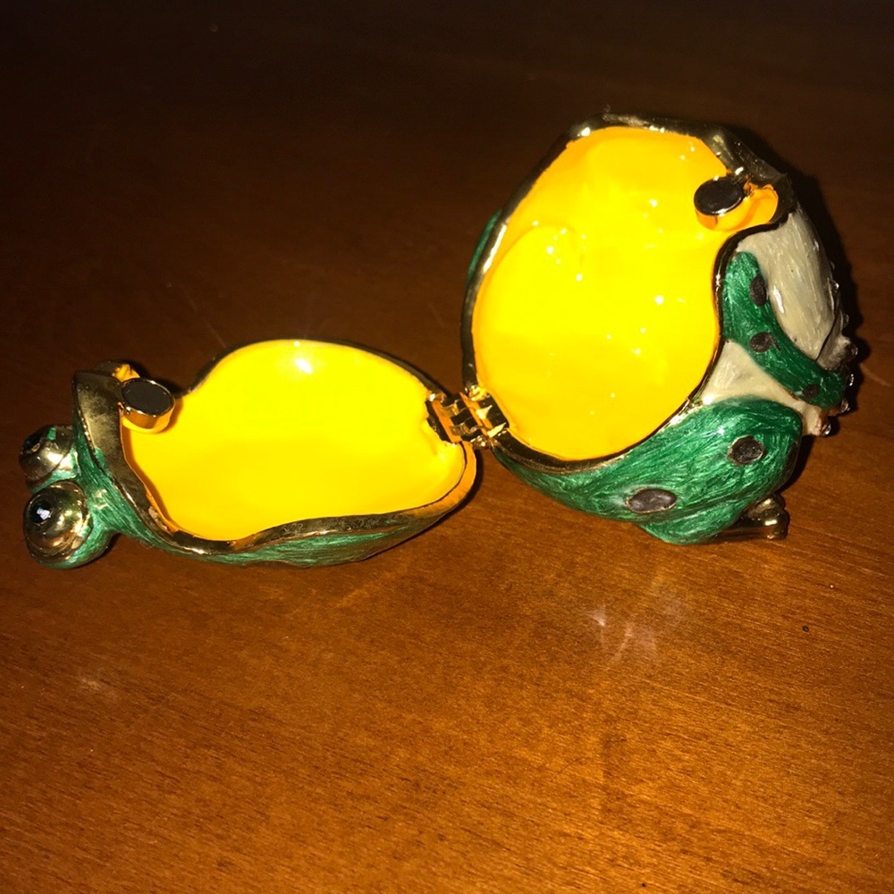 QIFU handpainted enamel frog trinket box! - Picture 3 of 8